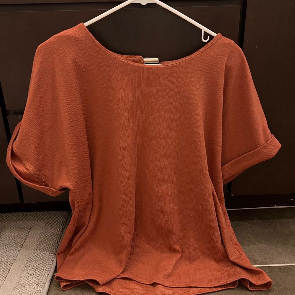 Quarter zip in back, brick colored t-shirt blouse, flowy- work wear!